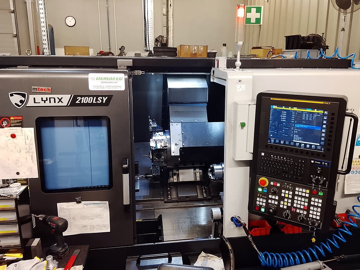 Centrum tokarskie z przeciwwrzecionem DN Solutions LYNX 2100LSY